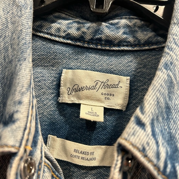 Universal Thread Denim Rhinestone Button-Up Shirt size large - Picture 2 of 2